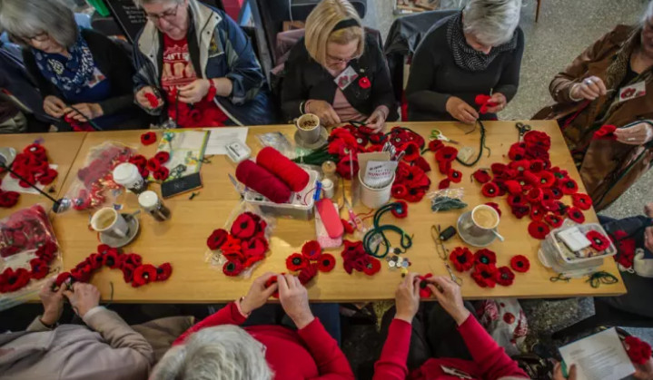 Volunteers from Canberra have made more than 5000 poppies for the display at the Australian War Memorial